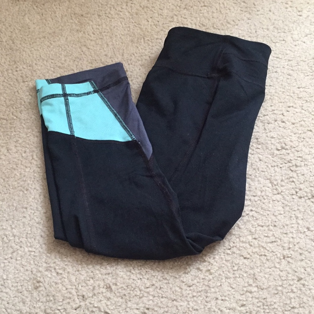 Cropped under armor leggings